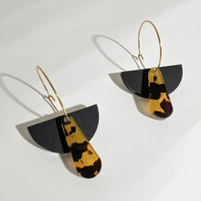 Load image into Gallery viewer, Deco hoop in Matte Black and Honey Tortoise Shell