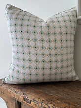 Load image into Gallery viewer, Daisy Bloom | Seafoam