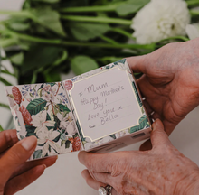 Load image into Gallery viewer, Velvet Petals & Tuberose Ltd Ed Soy Candle 60g