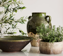 Load image into Gallery viewer, Romano Urn