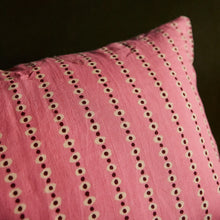 Load image into Gallery viewer, Avan Linen Pillowcase Set | SAGE & CLARE