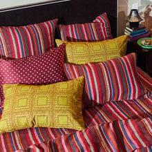 Load image into Gallery viewer, Corinne Linen Pillowcase Set