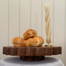 Load image into Gallery viewer, Scallop Cake Stand