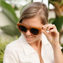 Load image into Gallery viewer, Soek Sunglasses | MILLA - CARAMEL