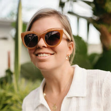 Load image into Gallery viewer, Soek Sunglasses | MILLA - CARAMEL