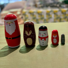 Load image into Gallery viewer, Set 5 Stacking Christmas Dolls
