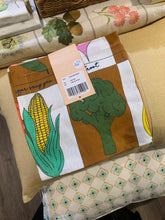 Load image into Gallery viewer, Vegie Box Linen Napkin Set
