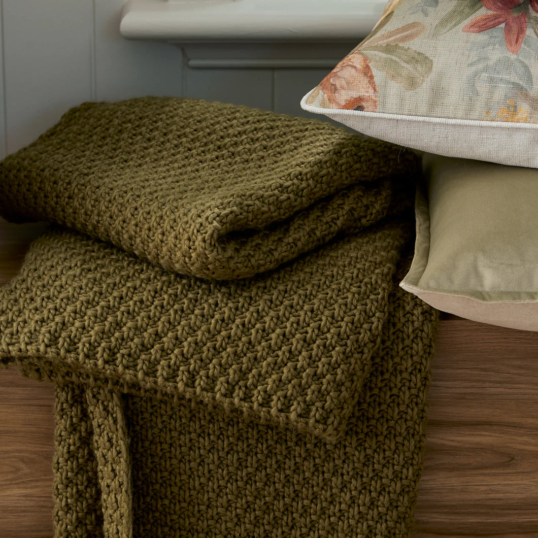 Large Chunky Knit Throw Rug / Blanket in Olive Green. Bed Blanket, Couch Throw.