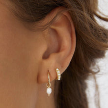 Load image into Gallery viewer, Cordelia Pearl Earrings | Gold
