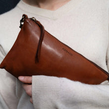 Load image into Gallery viewer, Monterey Crossbody | Cognac || Juju + Co
