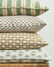 Load image into Gallery viewer, Buzios Shell Linen Cushion 35x55cm | Walter G
