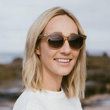 Load image into Gallery viewer, Soek Sunglasses | LILA GRACE -Champagne
